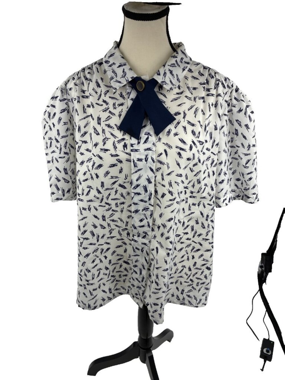 Vintage Judy Bond Womens Button Down Shirt 18 White Blue Print Bow Tie Collar